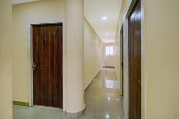 هتل Collection O Palm Inn Ac Tourist Home