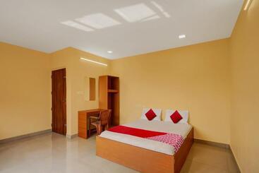 هتل Collection O Palm Inn Ac Tourist Home
