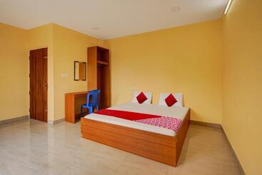 هتل Collection O Palm Inn Ac Tourist Home