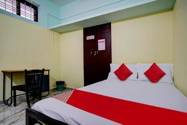 هتل Collection O Palm Inn Ac Tourist Home