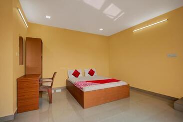 هتل Collection O Palm Inn Ac Tourist Home