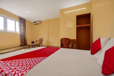 هتل Collection O Palm Inn Ac Tourist Home