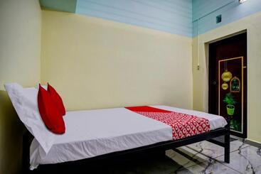 هتل Collection O Palm Inn Ac Tourist Home