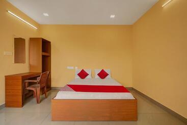 هتل Collection O Palm Inn Ac Tourist Home