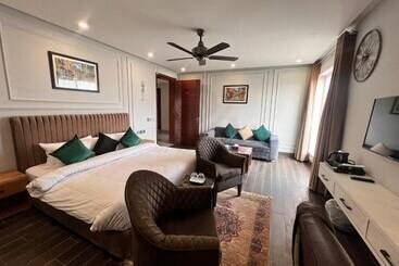 هتل Elegant Executive Suite