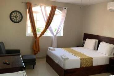 Flaminghouseandhotel Cayes