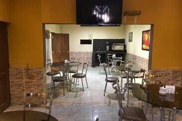 هتل Hostal Familiar Fg