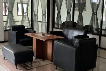 هتل Oyo 93380 Penginapan Mangkoe Barokah