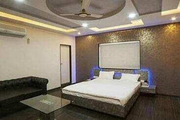 هتل Pearl Palace Rajkot
