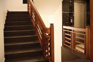 هتل Silverstone Inn