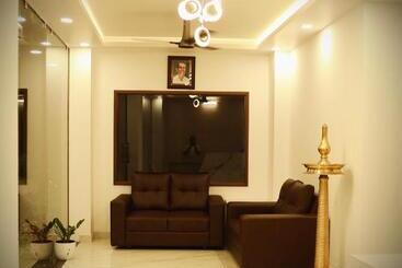 هتل Silverstone Inn