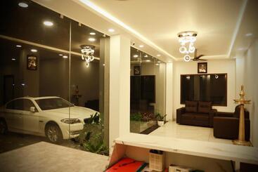 هتل Silverstone Inn