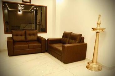 هتل Silverstone Inn