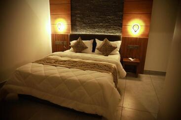 هتل Silverstone Inn