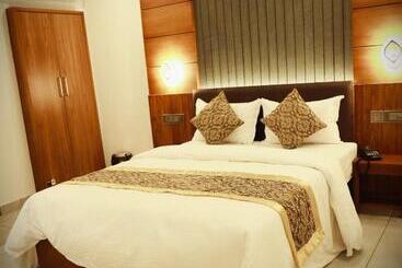 هتل Silverstone Inn