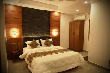 هتل Silverstone Inn