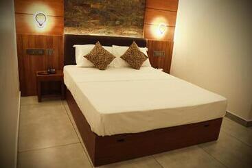 هتل Silverstone Inn
