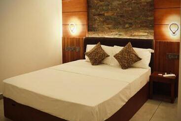 هتل Silverstone Inn