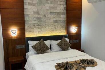 هتل Silverstone Inn