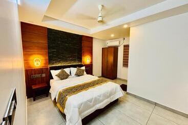 هتل Silverstone Inn