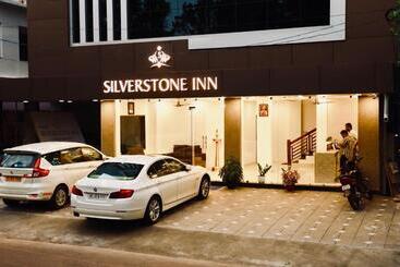 هتل Silverstone Inn