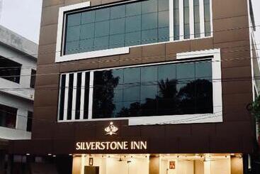 هتل Silverstone Inn