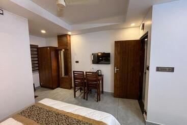 هتل Silverstone Inn