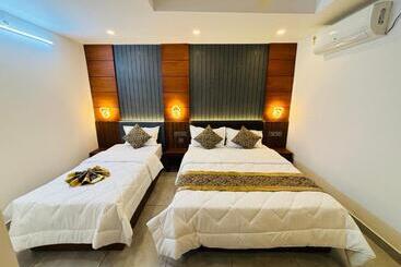 هتل Silverstone Inn