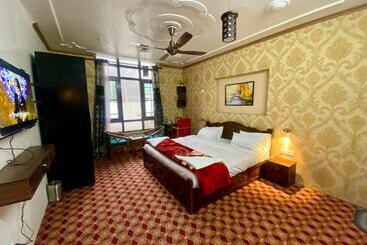 هتل The Mallard, Srinagar