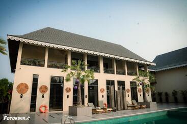 Maira Resort And Convention Center