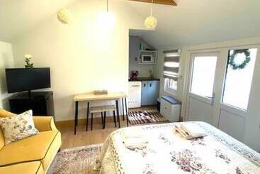 پانسیون Charming Private Guest House