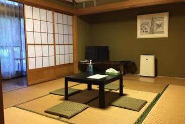 پانسیون Cozy Inn Free Shuttle Service
