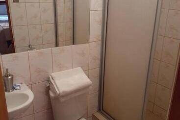 پانسیون Hostal Iros