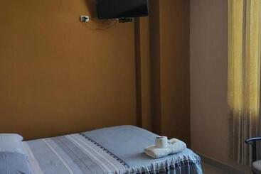 پانسیون Hostal Llaut