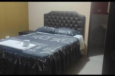 پانسیون Hostal Llaut
