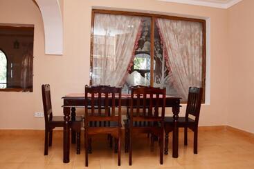 پانسیون Rosewood Annexe1