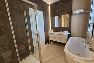 پانسیون Villa Dune Luxury Roof Top Pool Wellness
