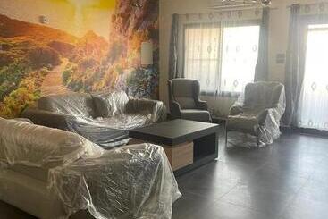 تختخواب و صبحانه Furnished House Of Véranda Groupe