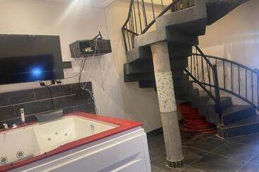 تختخواب و صبحانه Furnished House Of Véranda Groupe