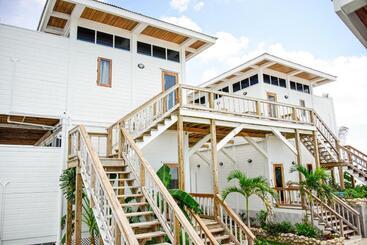 هتل Aruna Resort & Villas