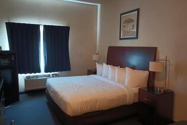 هتل Colony Inn