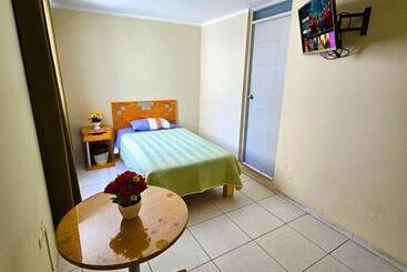 هتل Hostal Santa Barbara