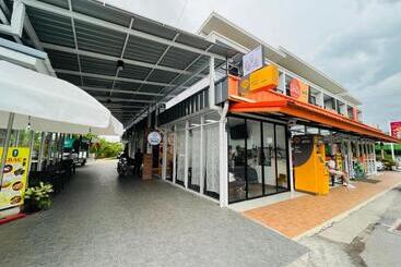 هتل Jhen House