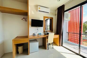 هتل Jhen House