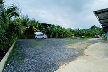 هتل Jhen House