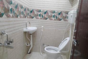 هتل Oyo Rm Guest House