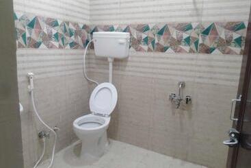 هتل Oyo Rm Guest House