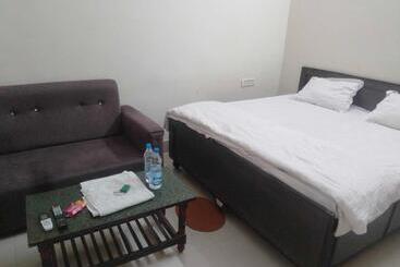 هتل Oyo Rm Guest House