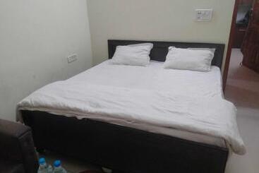 هتل Oyo Rm Guest House