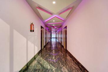 هتل Super Collection O Rl & Banquet Hall